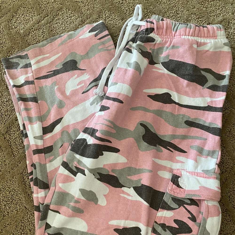Size Large Pink Camo Cargo Sweatpants